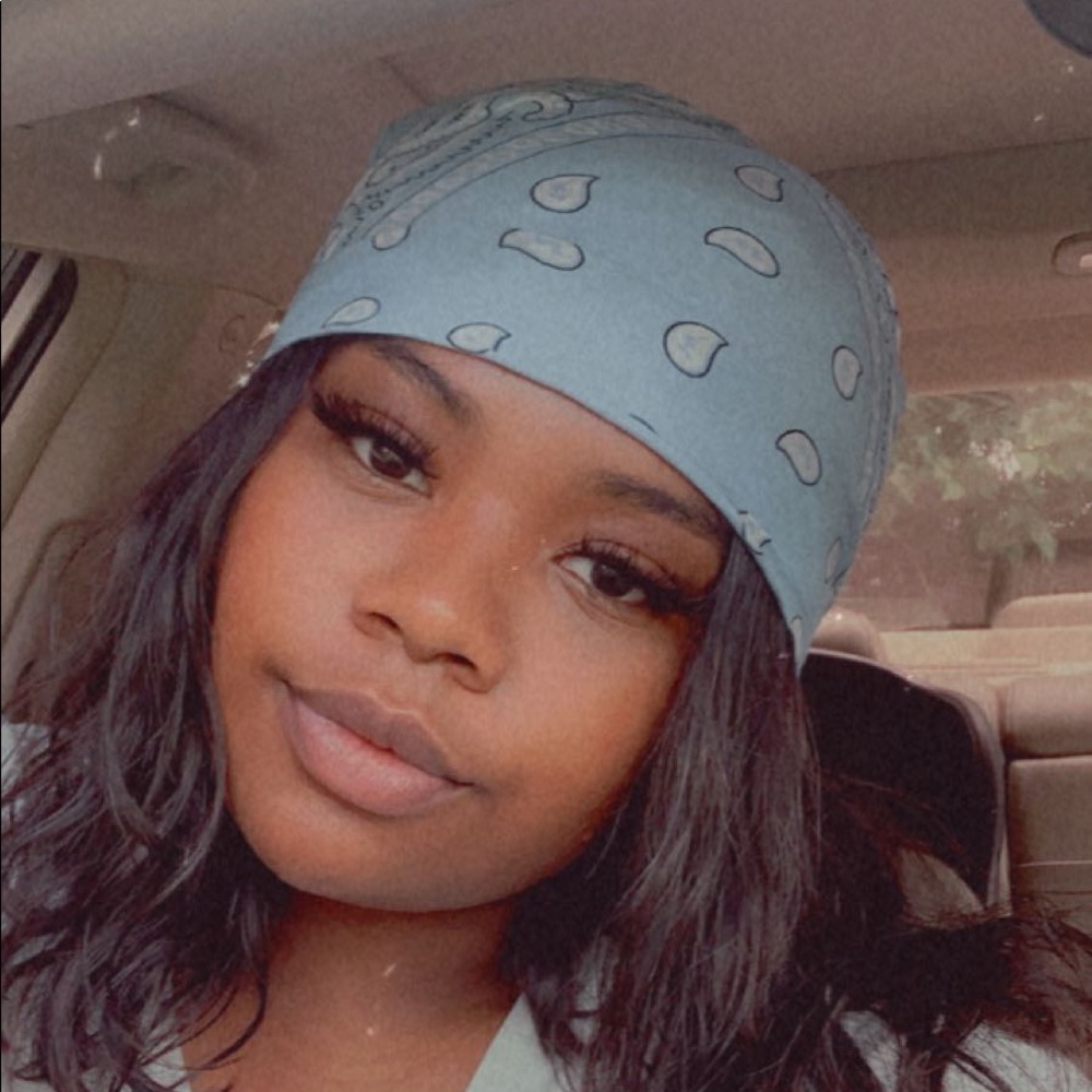 Meet your Posher, Kyeria